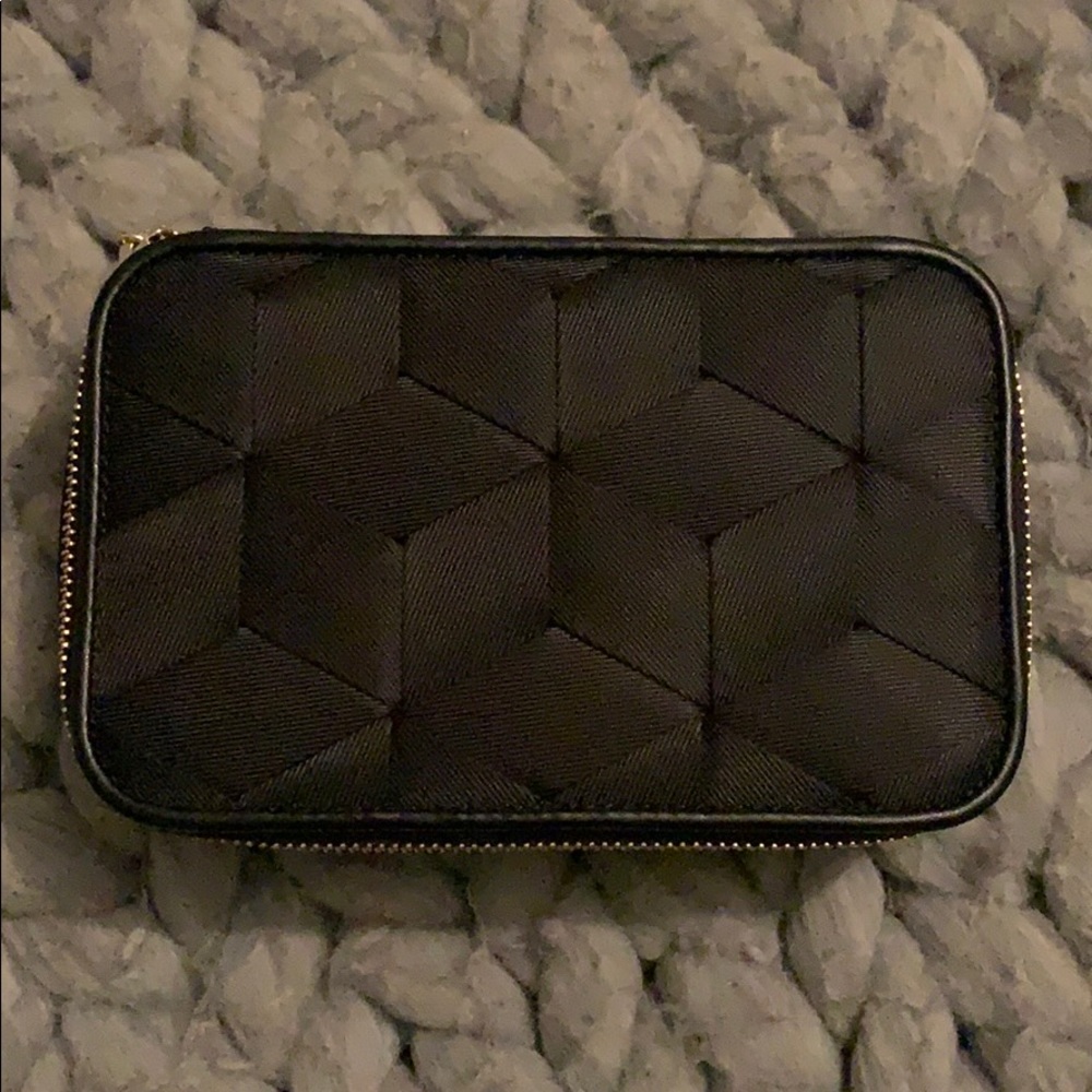 Welden accessories holder